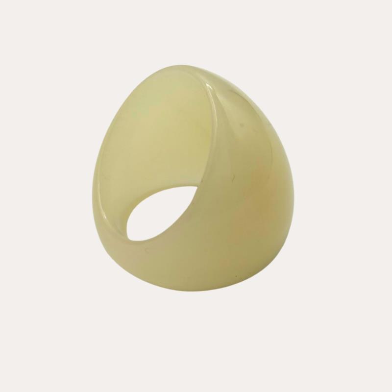 Anillo Resina en Tono Hueso