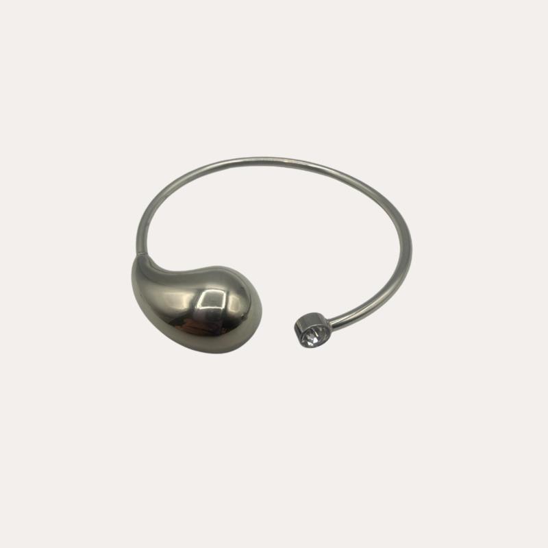 Brazalete de Acero Inoxidable Plateado con Diseño Orgánico y Cristal