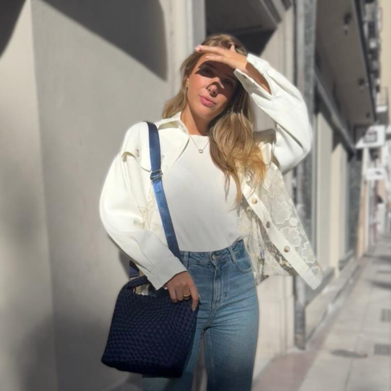 Chaqueta Camisera Blanca con Detalle de Encaje