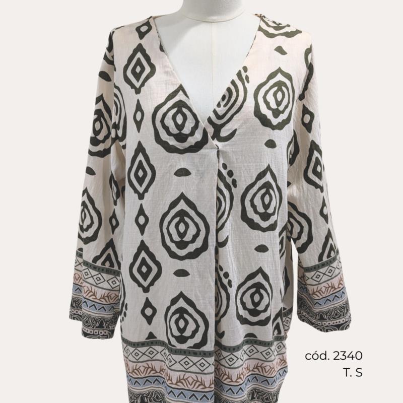 Blusa Estampada de Inspiración Étnica en Crudo y Verde Oliva