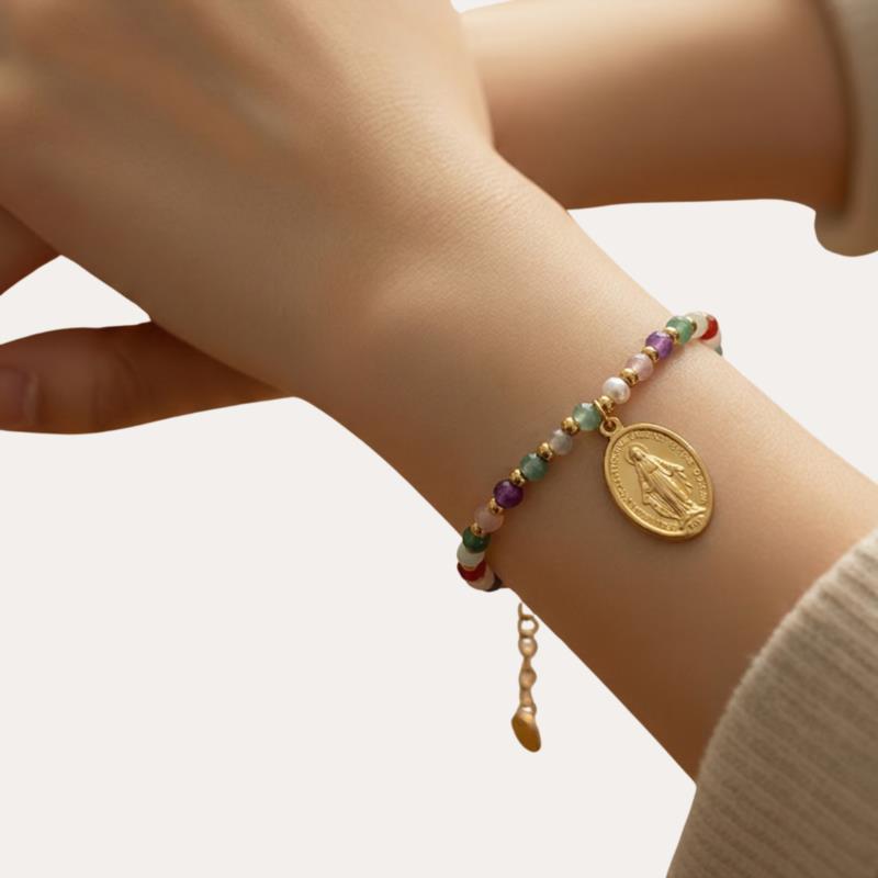 Pulsera fina de abalorios multicolor con Virgen del Rocío