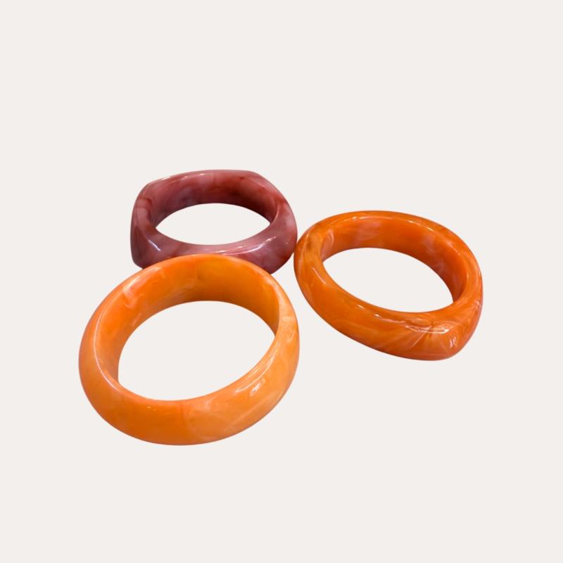 Pulsera rígida de resina marmolada naranja