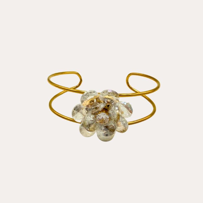 Brazalete fino de acero dorado con flor de cristales