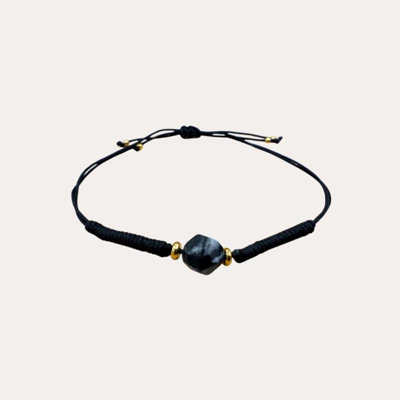 Pulsera de Hilo Negro con Piedra Central