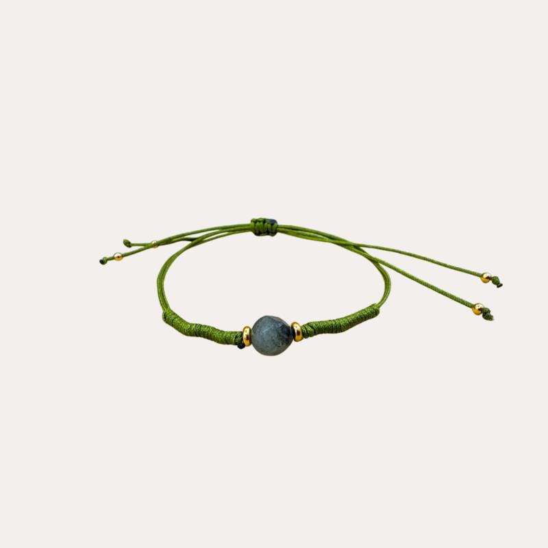 Pulsera de Hilo Verde Oliva con Piedra Central