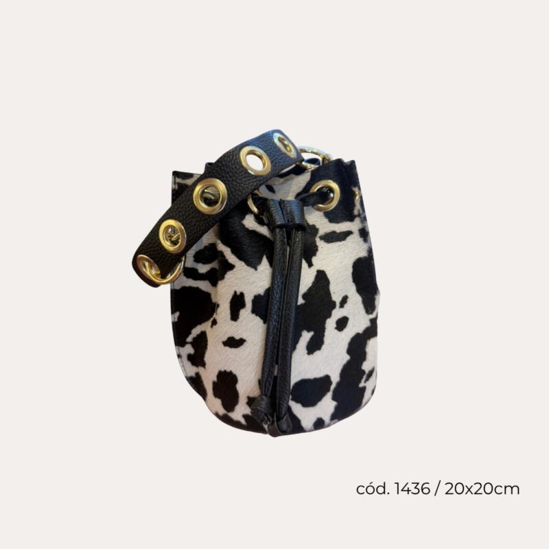 Bolso mini vaquita con manchas negras | Estilo urbano y chic Madrid