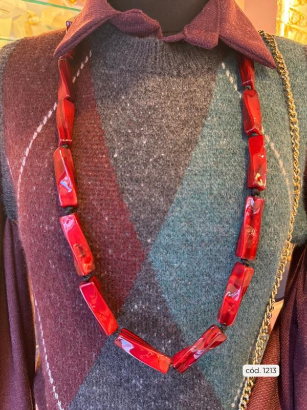 Collar largo color vino tinto de tacos