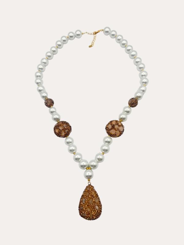 Collar Mediano de Perlas Blancas con Colgante Gota Nude