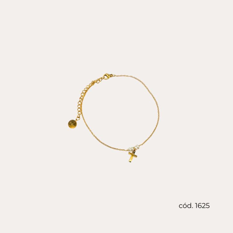Tobillera dorada con charm de estrella y pequeña moneda.