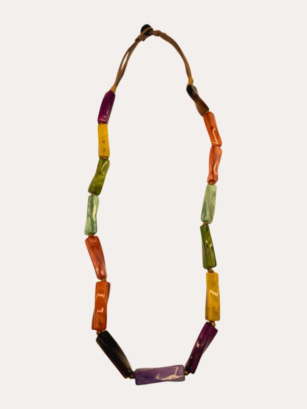 Collar Largo Multicolor de Cuentas Rectangulares en Resina