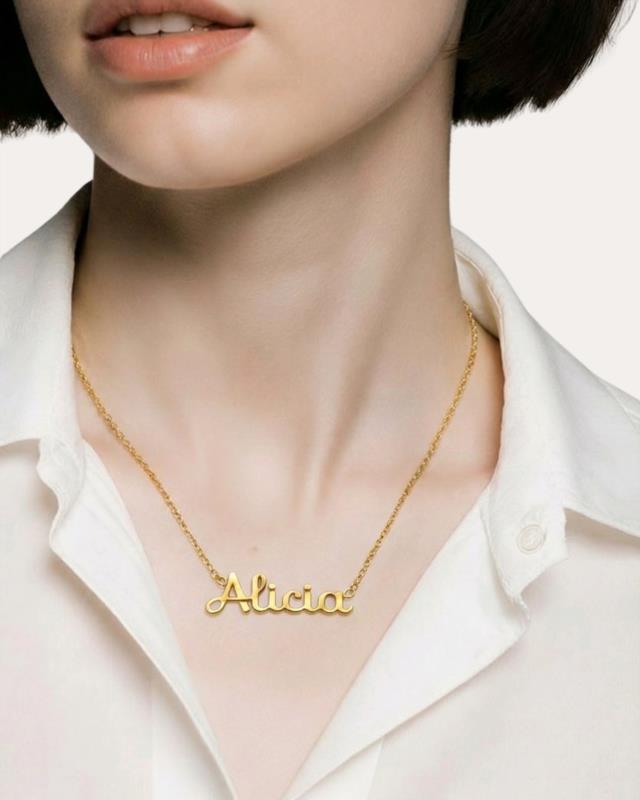 Collar de Nombre Personalizado "Alicia"  en Acero Inoxidable Dorado
