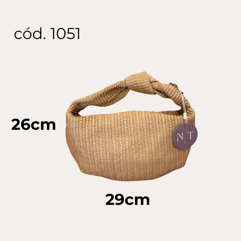 Medidas Bolso trenzado natural nudo Bolso de rafia en tono natural con diseño trenzado. 